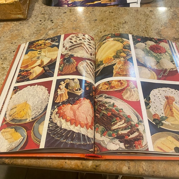 Betty Crocker Picture Cookbook. Like new - Picture 3 of 5